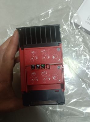 VFNC3S­-2007PL­-WP TOSHIBA Frequency Converter 0.7 KW 1 HP 4.2 Amp Single Phase 220 VAC