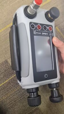 DPI611 Handheld Pressure Calibrator with Self-contained Pressure Generation and Signal Measurement