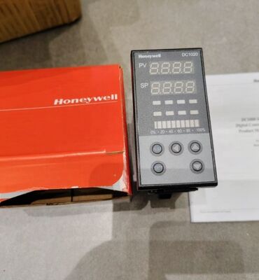 Honeywell DC1020CT-301000-E Digitale procescontroller met universele LCD-display en 1 jaar garantie