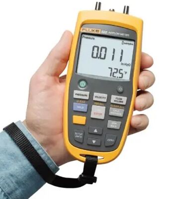 Fluke 922 luchtstroommeter en micromanometer met differentiële en statische druk, helder verlicht display en 99-punts gegevensopslag