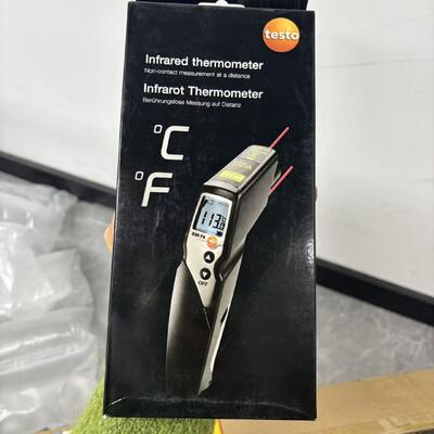 Testo 830-T4 Infraroodthermometer met 2-punts laser markering, breed meetbereik (-58,0 °F tot 932,0 °F) en hoge nauwkeurigheid (±0,9 °F)
