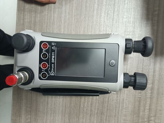 DPI611 Handheld Pressure Calibrator with Self-contained Pressure Generation and Signal Measurement